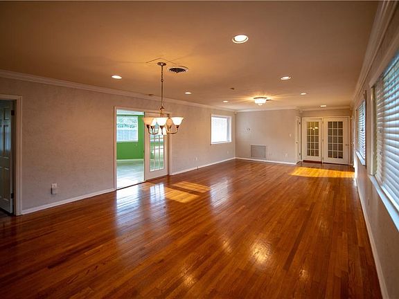 4th image of 2319 Fairmount Ave