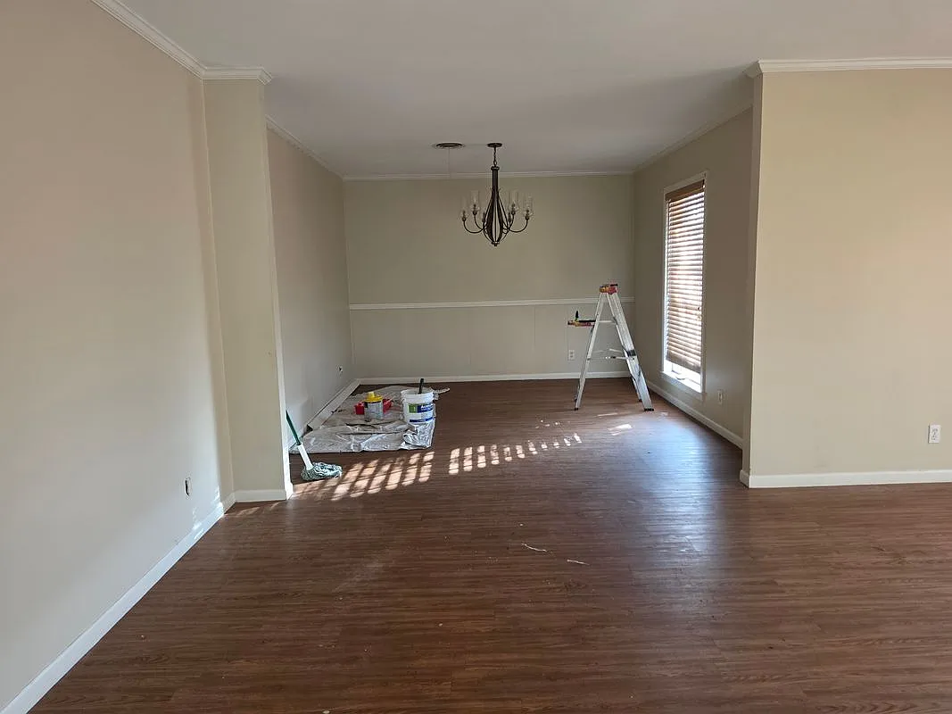 3 bed, 2.0 bath, 2489 sqft, $2,000 — Photo 2