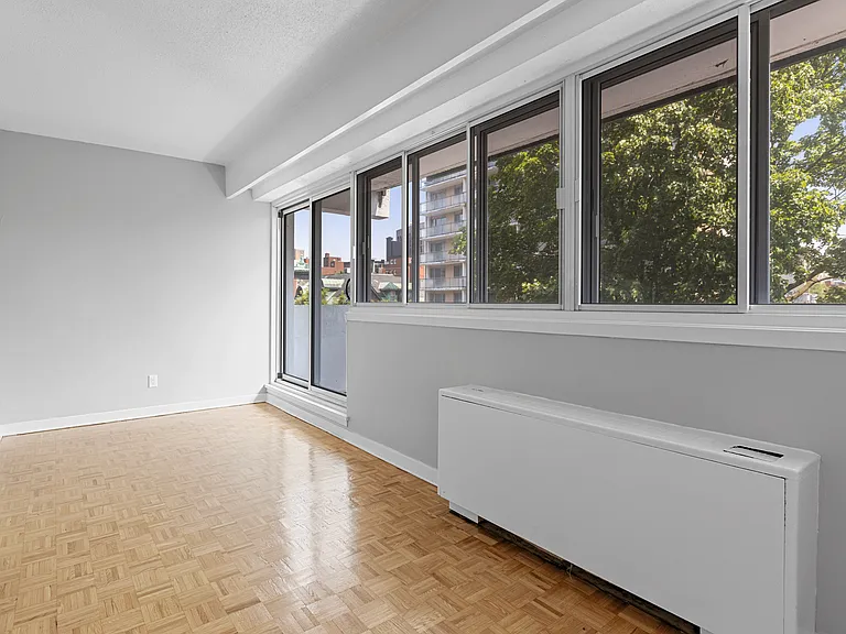 270 Somerset St W #906 — Photo 15
