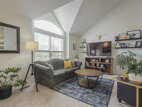 3rd image of 5317 NE Holiday Dr