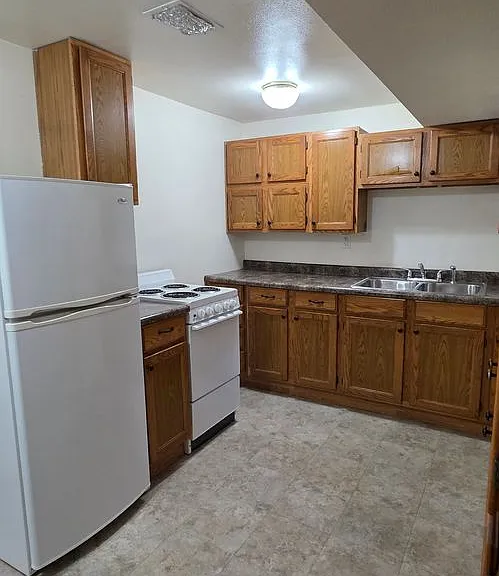 1844 Crook Ave — Photo 6