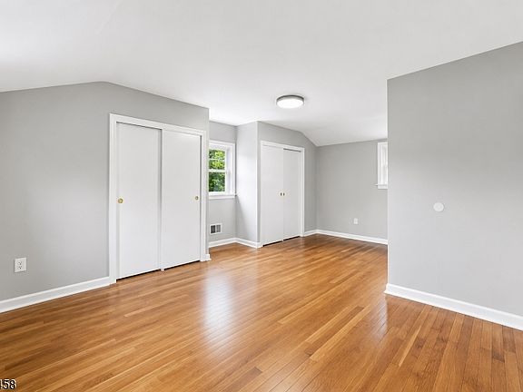 5th image of 18 Farmingdale Ave