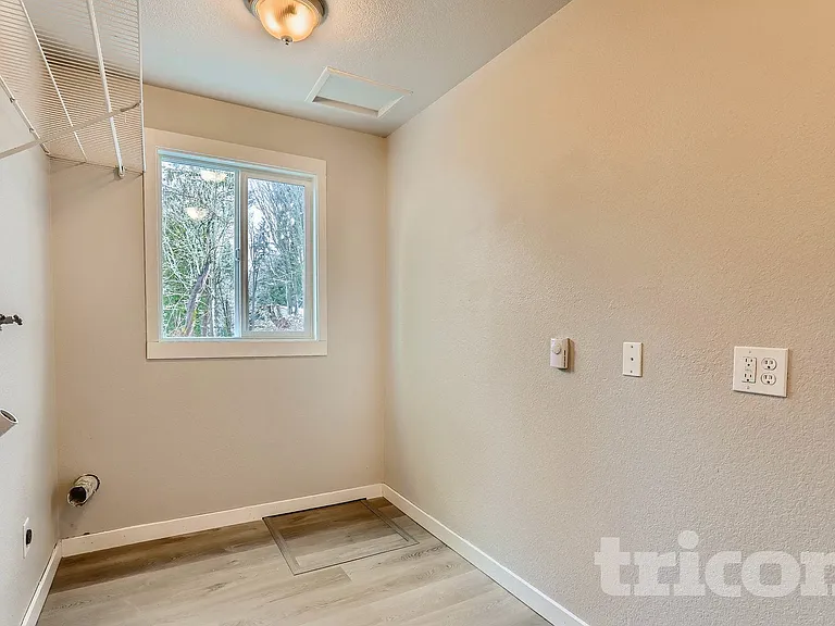 10727 Lake View Dr — Photo 5