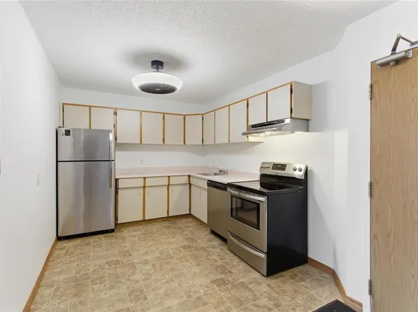 1683 Plessis Rd #310, Winnipeg, MB R3W 1M3