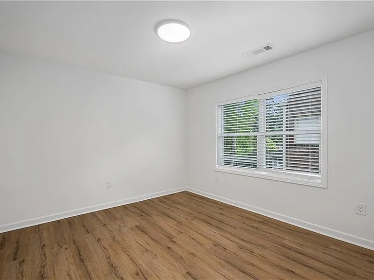 704 Durant Pl NE #B — Photo 19