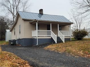 1313 Grove Ln, Mount Airy, NC 27030