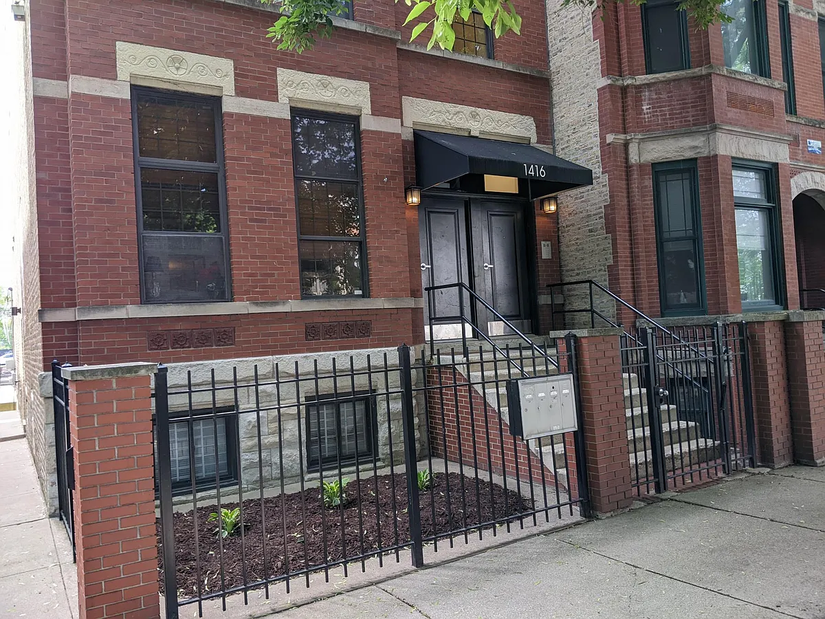 Mohawk Entryway (Door on Left) - 1416 N Mohawk St #1