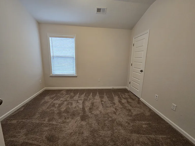 1063 Linsmore Ave — Photo 10