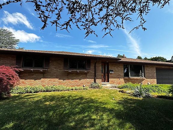 3rd image of 3251 Clifton Ave