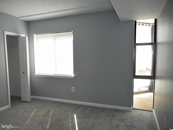 5th image of 24 Courthouse Sq APT 211