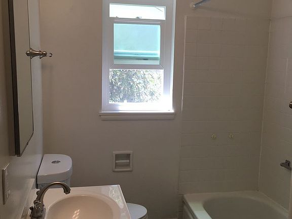 5th image of 2414 Capitol Ave APT 05