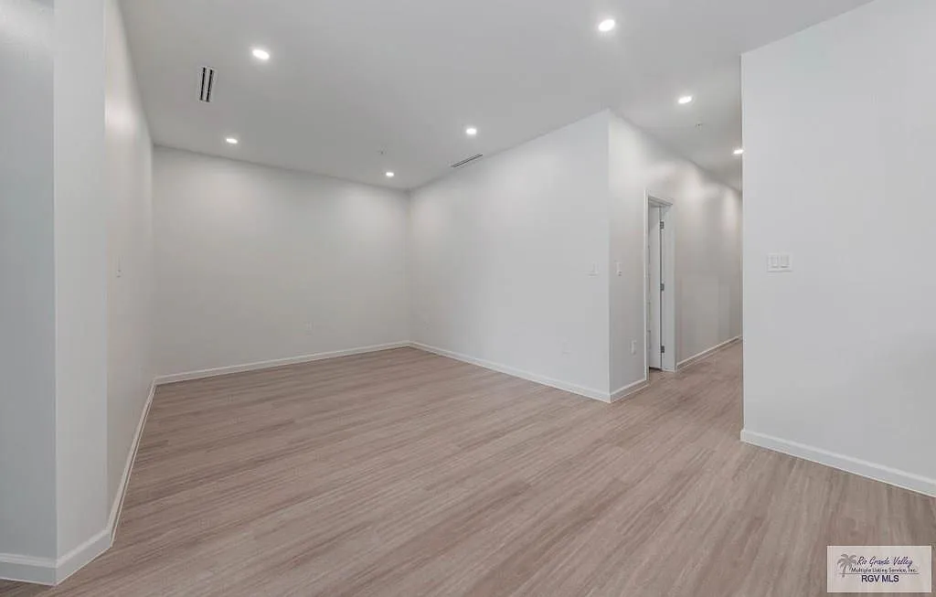 2 bed, 2.0 bath, 1432 sqft, $1,650 — Photo 3