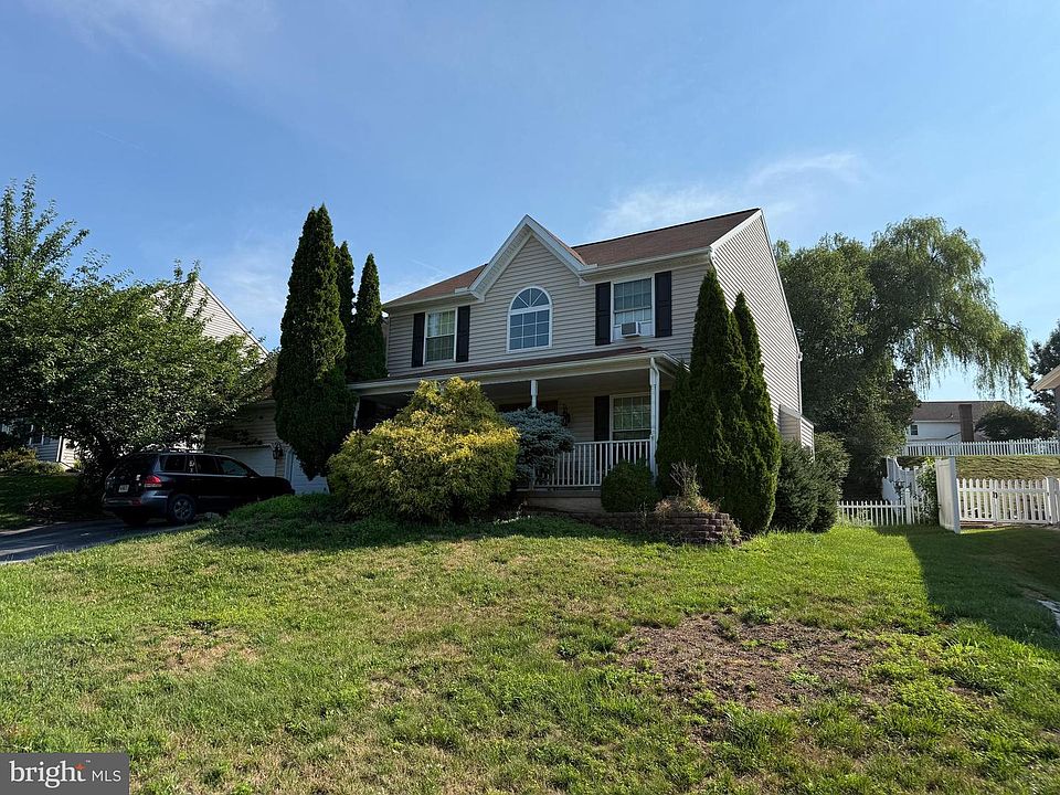 2nd image of 137 Hawthorne Dr