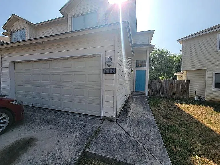 Building Photo - 812 Sagewood Trl