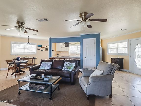 5th image of 1313 Beards Cove Dr