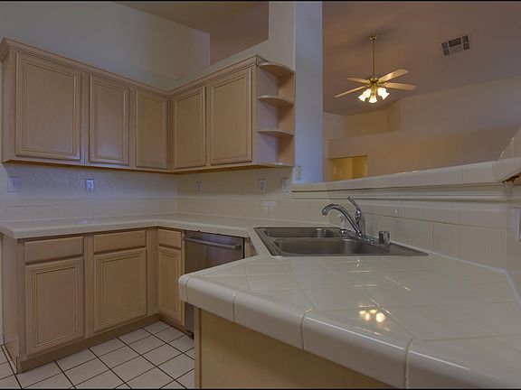 5th image of 905 Las Aves Pl