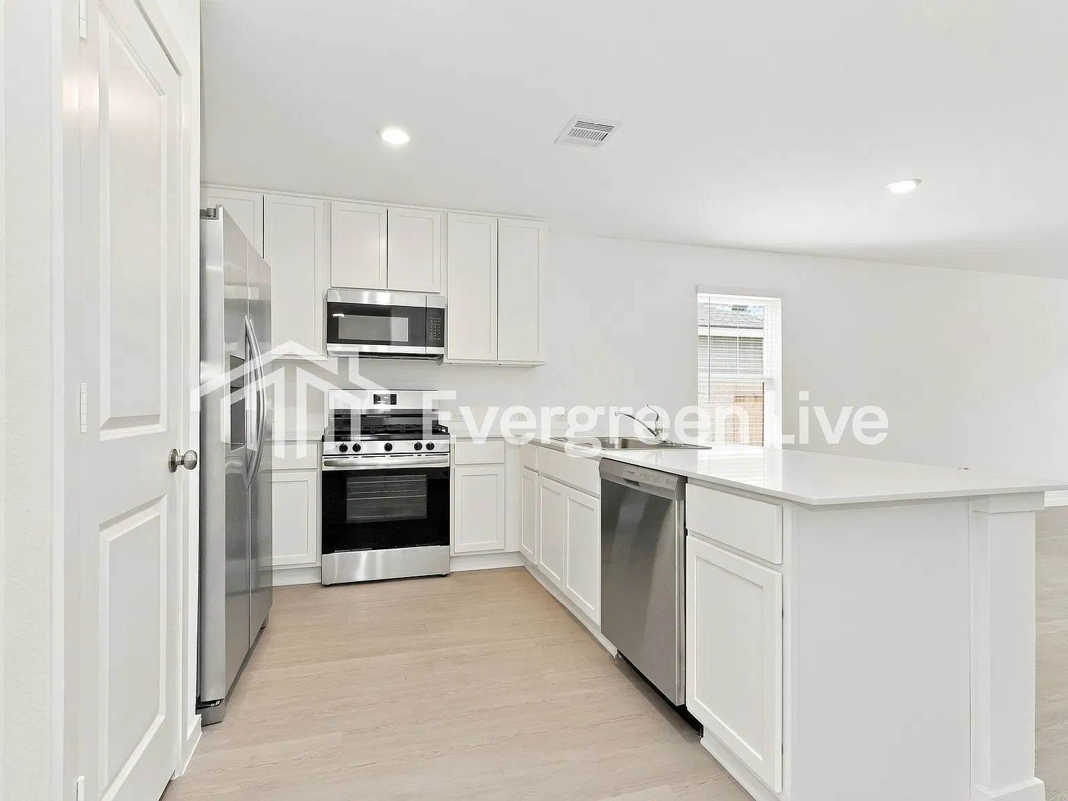3 bed, 2.0 bath, 1474 sqft, $1,445 — Photo 4
