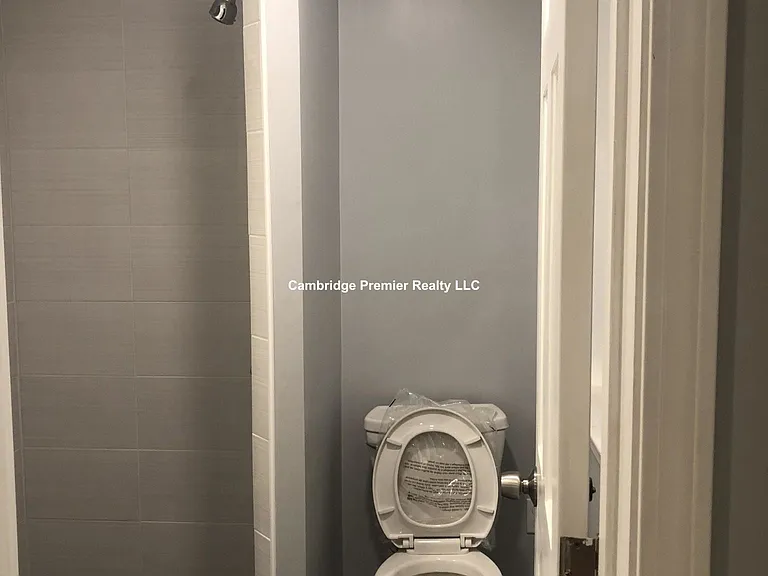 2 Bancroft St #3 — Photo 11