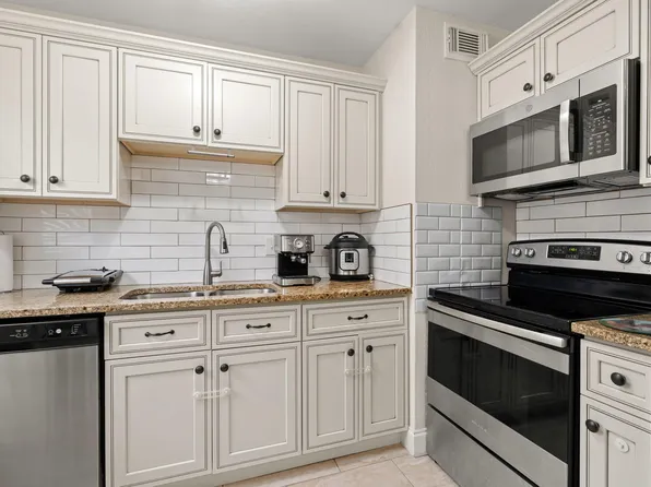 2804 Avenue J, Fort Pierce, FL 34947