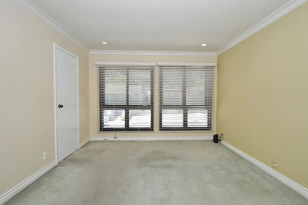 3 bed, 1360 sqft, $4,400 — Photo 4