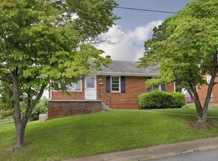 1014 Peartree Ln, Charlottesville, VA 22901