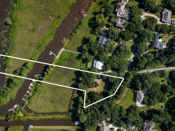 313 Rossdhu Ave, Pawleys Island, SC 29585