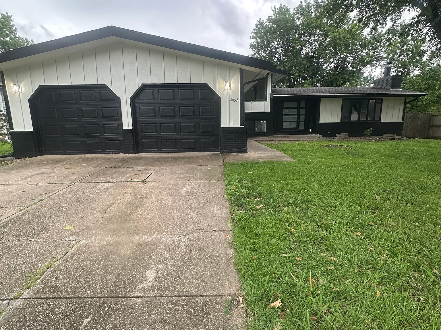 6 bed, 2.5 bath, 2664 sqft, $3,000 — Photo 1