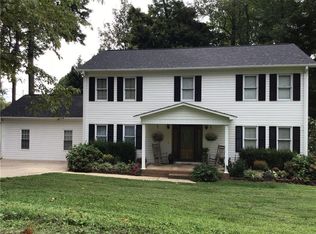 6 Waterview Ct, Thomasville, NC 27360