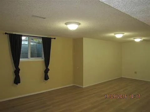 17 Melrose Cres #1A — Photo 7