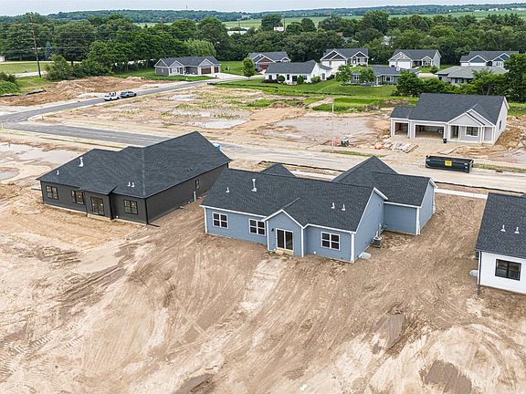 5th image of 3821 N Woodbury Ln