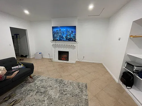346 19th St Photo 1