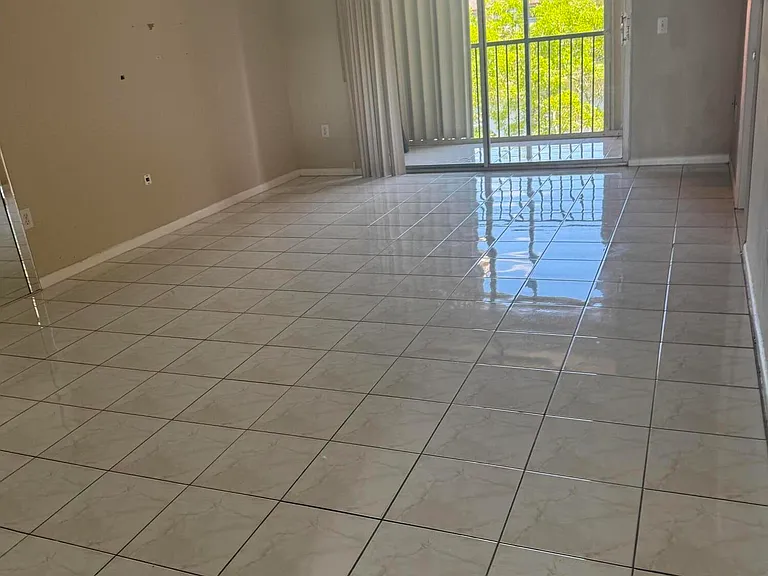 701 SW 141st Ave #405R — Photo 4