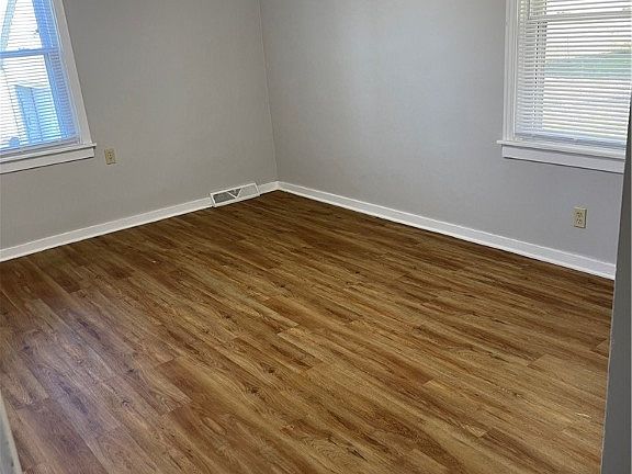 5th image of 870 Champion Ave E