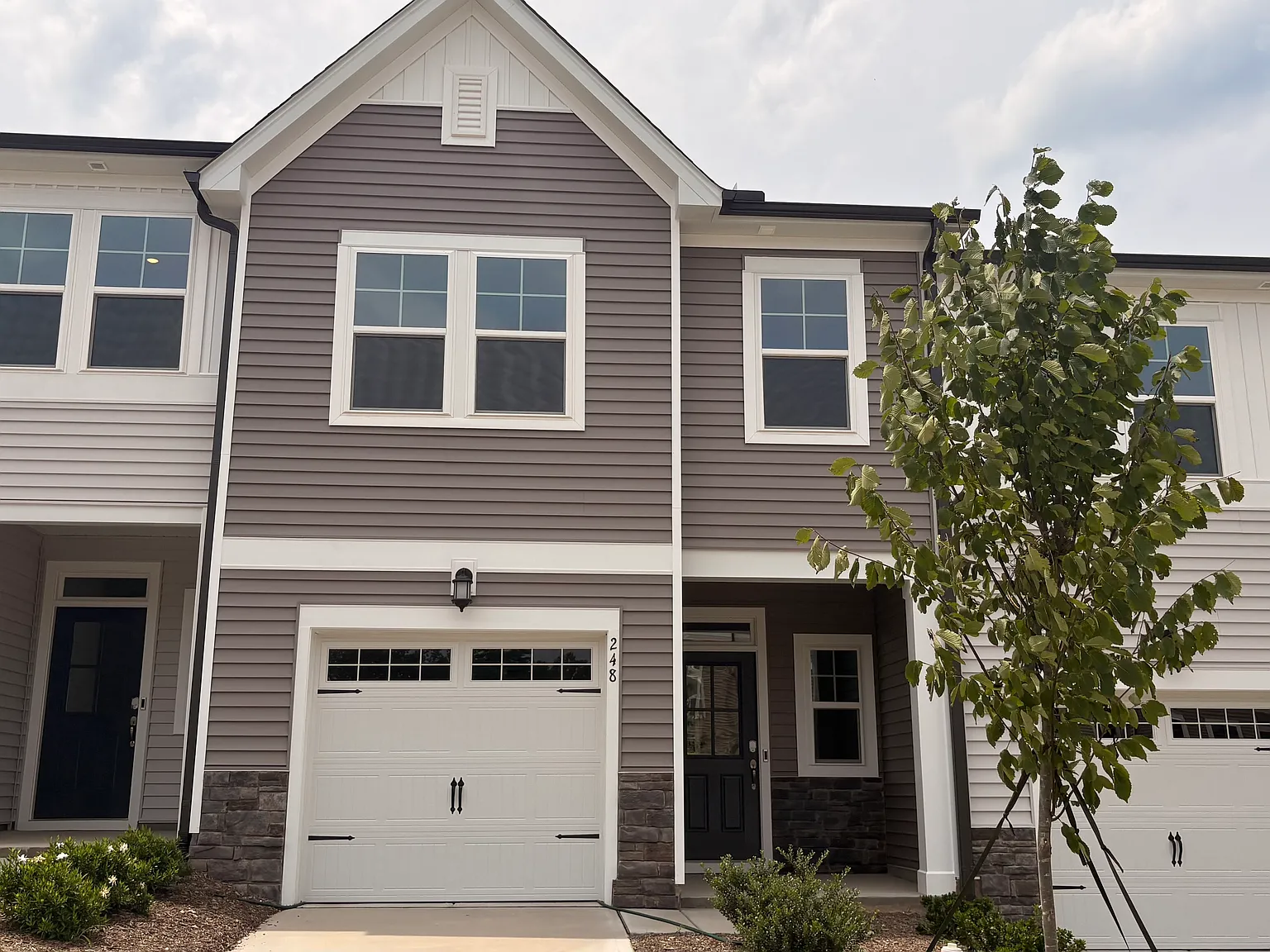 3 bed, 2.5 bath, 1581 sqft, $1,980 — Photo 1