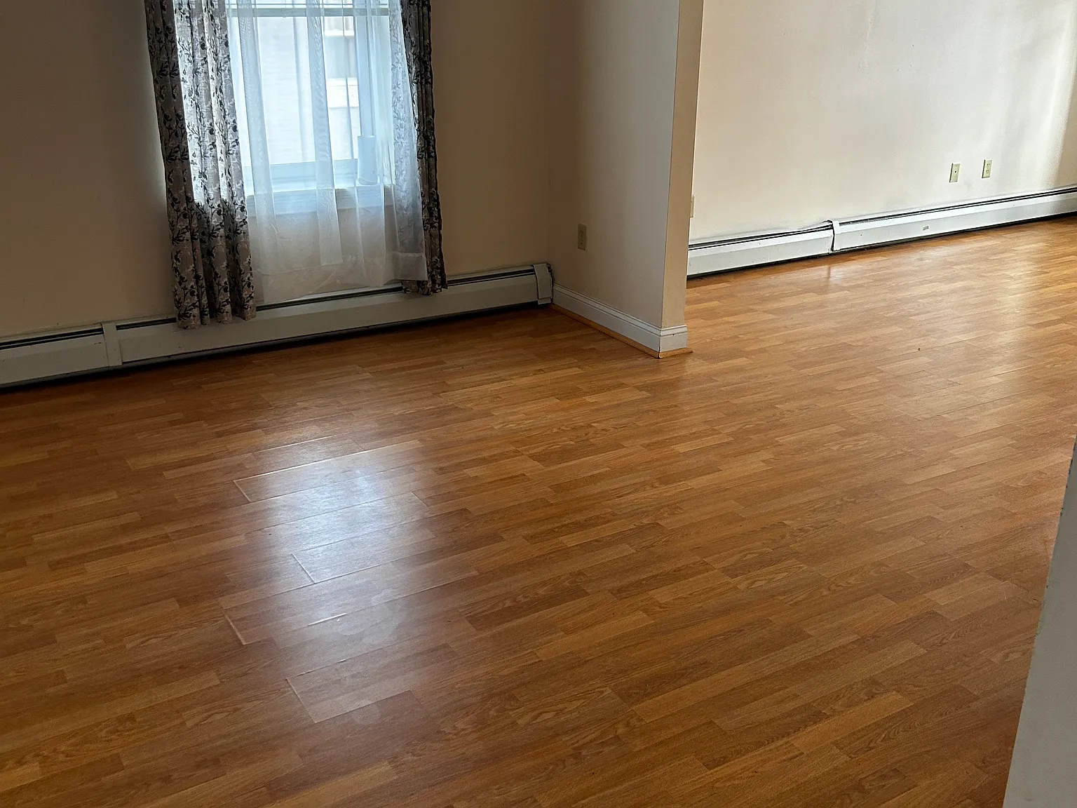 4 bed, 2200 sqft, $2,875 — Photo 4