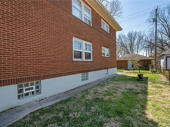 5th image of 1216 W Grand Ave