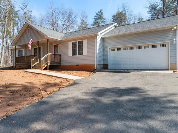 310 Courtland Dr, Appomattox, VA 24522