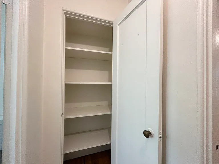 Britney Forest Apartments — Photo 8