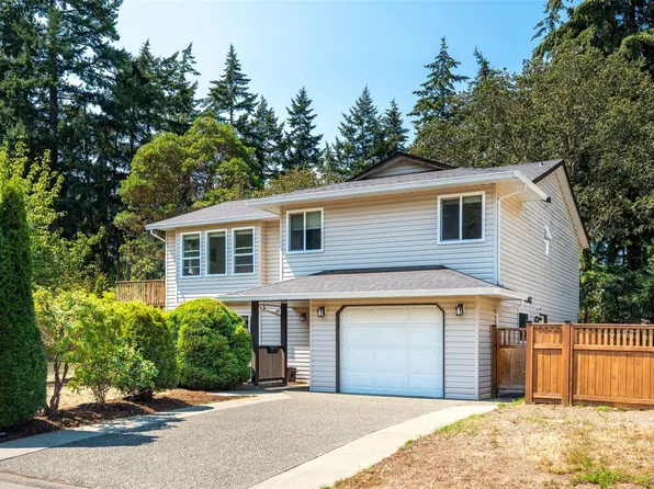 2962 Gladeson Ln, Colwood, BC V9B 5S7