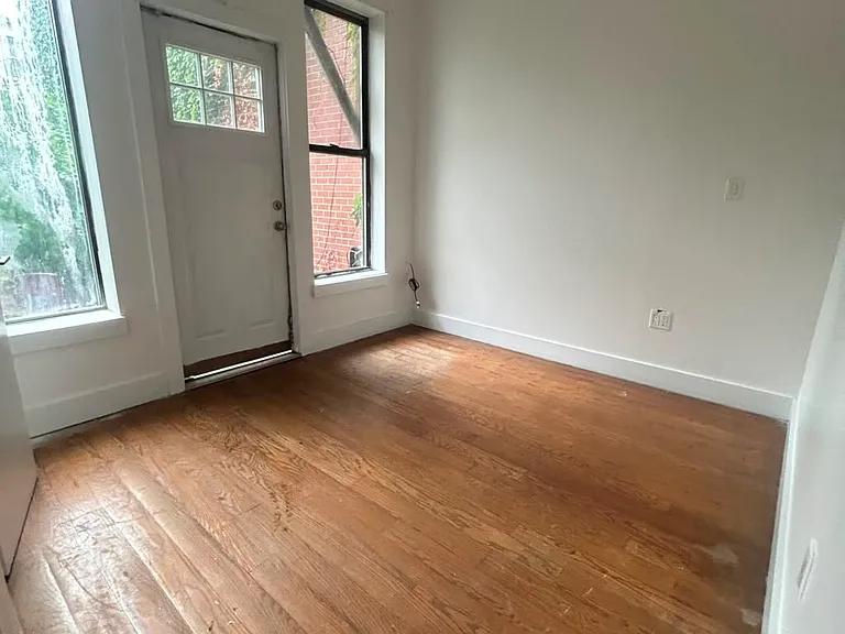 243 Harman St #GARDEN — Photo 2