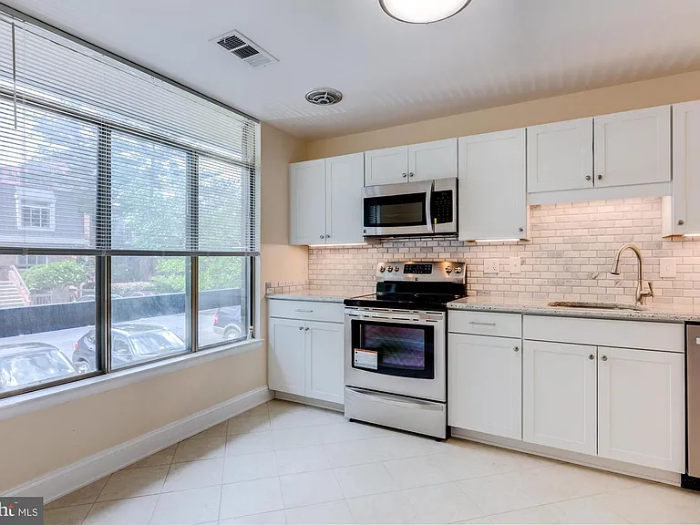 1619 S Hayes St — Photo 3