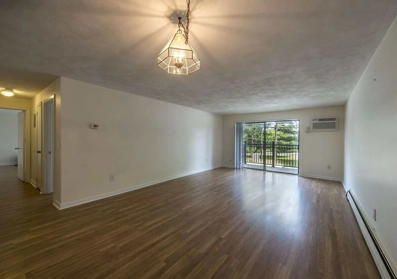 2-Bed 2-Bath Watertown Square * Heat & Hw Incl — Photo 1