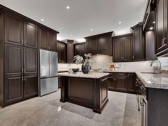 3rd image of 25 Charterhouse Dr