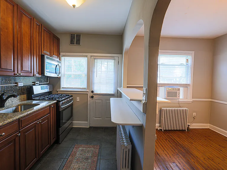 1011 W 42nd St — Photo 16