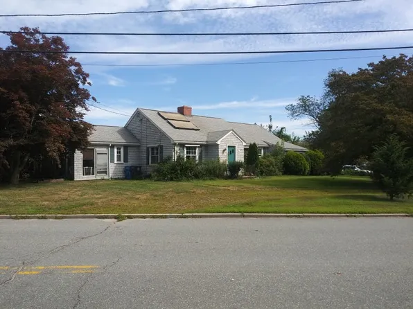 15 Elton Cir, Cranston, RI 02921