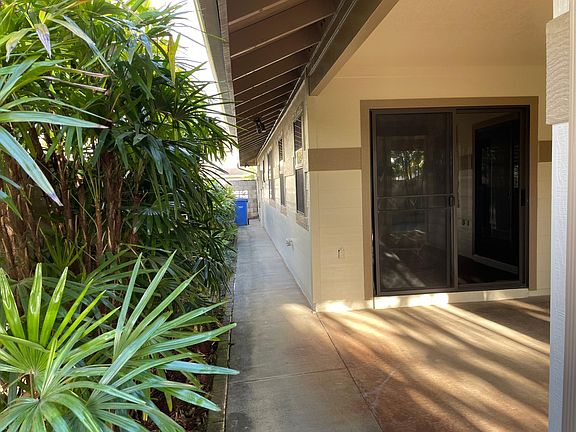 Lanai looking to the master bedroom entry way