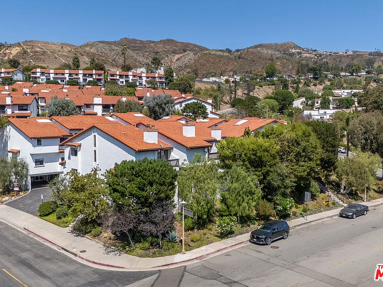 1541 Palisades Dr — Photo 44