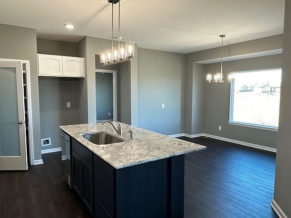 4th image of 1032 E Stafford Ct