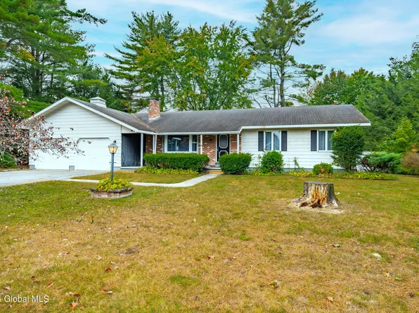 8 Cherokee Lane, Queensbury, NY 12804