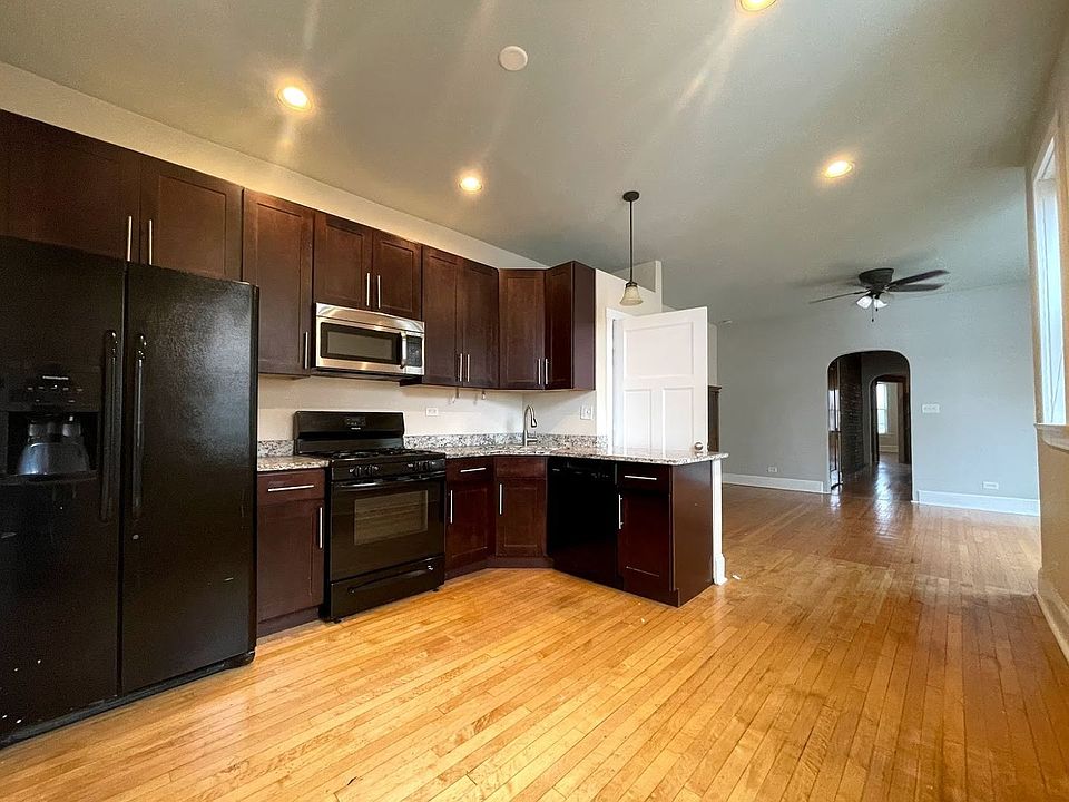 1st image of 812 W Cuyler Ave #3